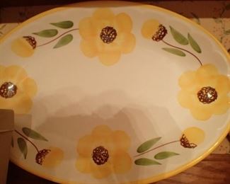 LARGE YELLOW FLOWER PLATTER