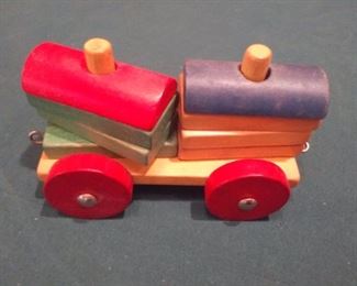 TOY TRAIN SET WITH ASSEMBLY PIECES