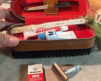 Valet brush kit with Gillette razor and blades