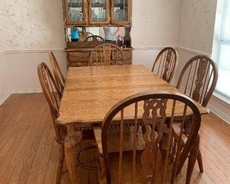 Very Nice Table, Chairs and Matching Hutch