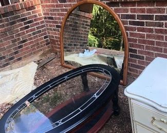 Oval table $25