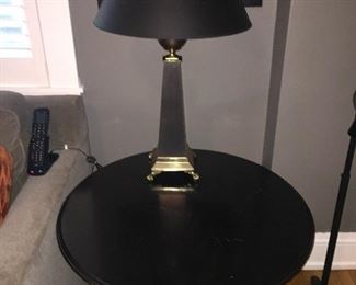 Round end table, lamp