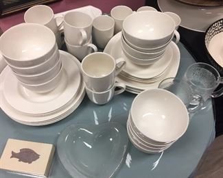 Thomson Pottery, Martha Stewart Dinnerware, round table with skirt and glass top