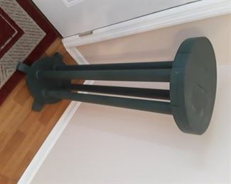 Pedestal stand