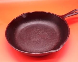 Cast iron skillet