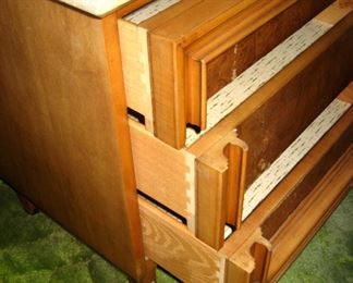 Superior construction quality, dovetail drawer construction