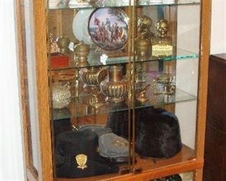 LIGHTED DISPLAY CABINET