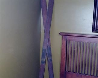 many pairs of old wooden skis