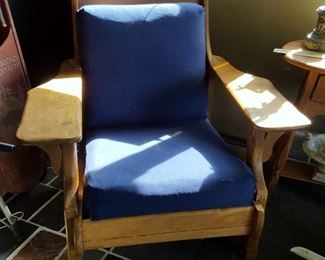 1940s American Rustic Wide Paddle Arm Maple Lounge Chair - no wing