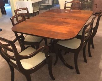Antique Duncan Phyfe Table, Beautiful with 6 chairs