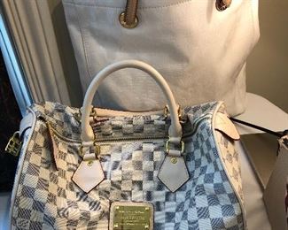 Reproduction Louis Vuitton and Michael Kors 