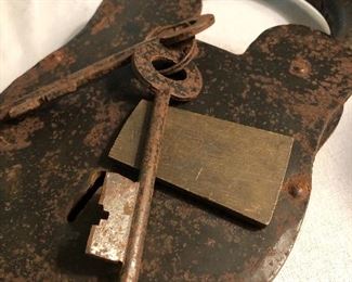 Large lock and key 