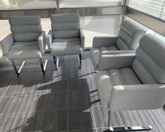 "We need a mate!! Please find me a table. "