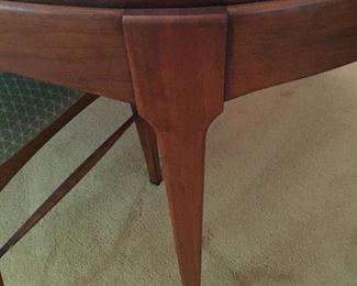 MID-CENTURY LANE FURNITURE DINING ROOM TABLE W/2-LEAVES AND 7-CHAIRS