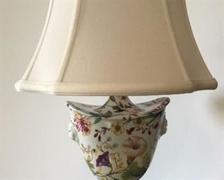 BEAUTIFUL URN LAMP