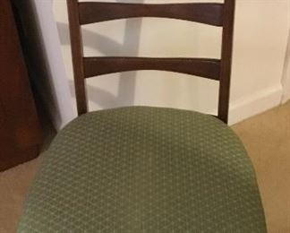 MID-CENTURY BOW-TIE/LADDER-BACK CHAIR