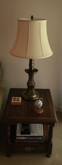 VINTAGE END TABLE BY HAMMARY