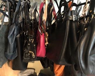 yup bunch of purses here