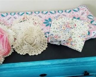 Vintage Doilys and Tablerunners Lot