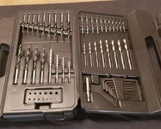 Plastic Case and Drill / Screwdriver Bit / Allen Wrench Set included