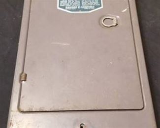 Square D Switch and Fuse Cabinet with Screw in Fuses