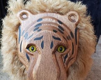 Lion Footstool https://ctbids.com/#!/description/share/243788