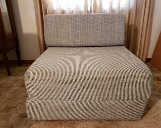 Sleeper Chair https://ctbids.com/#!/description/share/243893