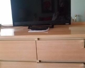 27" Vizio TV