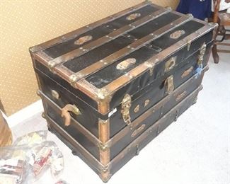 Flat top trunk, vintage