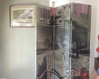 divider screen with statue of liberty/ New York scenes on it