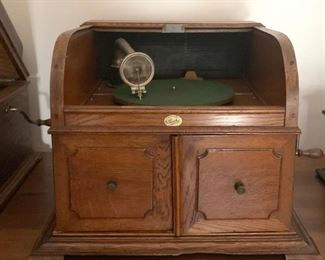 Pathe "Progress" phonograph with internal horn table.