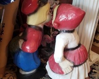 cement Dutch kissing couple