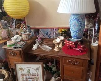 art deco ladies vanity table