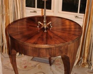 Round Table with Lamp