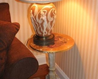 Small Round Pedestal Side Table with Quality Lamp