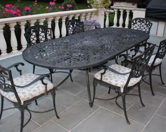 Patio Furniture – Oval Table with 6 Chairs