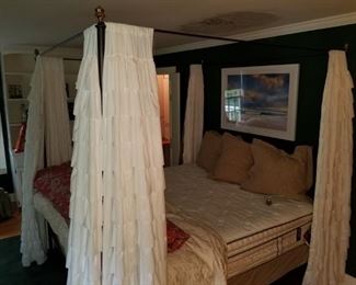 King, Canopy Bed, Iron bed frame 