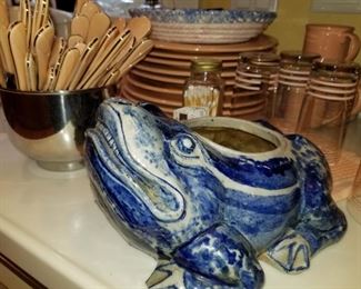 Pottery Frog