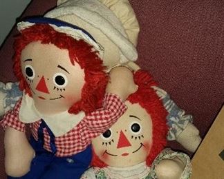 Raggedy Ann and Andy dolls