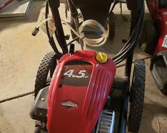 Briggs & Stattan 2200 PSI power washer