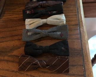 ANTIQUE BOW TIES