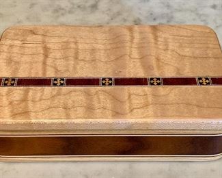 Hand crafted hardwood box - Beautiful curly maple and ash inlay - 