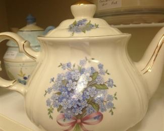 Teapot with violets