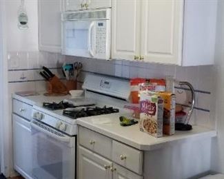 Cute, clean & contemporary kitchen; GE gas range