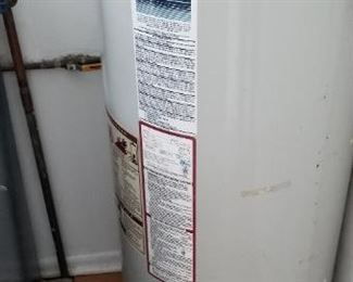 Gas hot water heater- 40 gallon