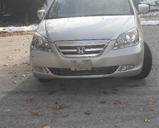 2005 HONDA  SUPER CLEAN AND DRIVES NICE! TEST DRIVE FRIDAY 9:30 TO 10am OR UNTIL SOLD