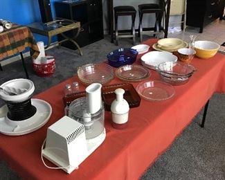 Large variety of Pyrex bowls and pie plates