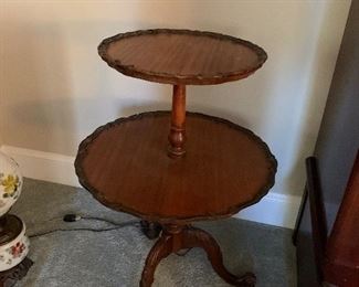 2 Tier Pie Crust Table