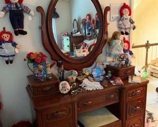 Davis Cabinet Company - Lillian Russell Vanity/Dresser and Mirror ca 1940-1950