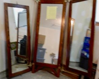 GREAT OFFICIAL STORE MIRROR WITH DIRECTIONS ON HOW TO PUT IT TOGETHER